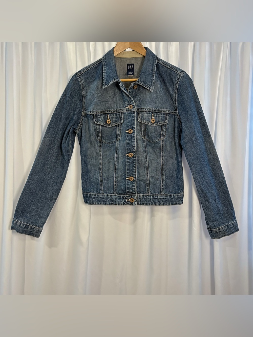 Vintage Gap Y2K Medium Wash Denim Trucker Jacket Size M